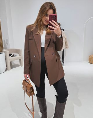 Ještě s bříškem v novinkovém saku, které najdete na webu také v černé barvě.😍...